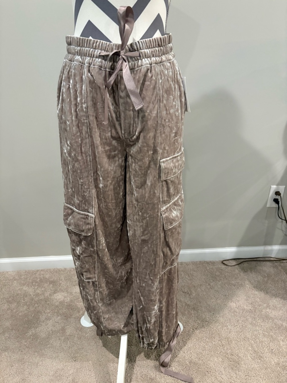 NWT Jessica Simpson Velvet Cargo Jogger Pants in Pearl Gray